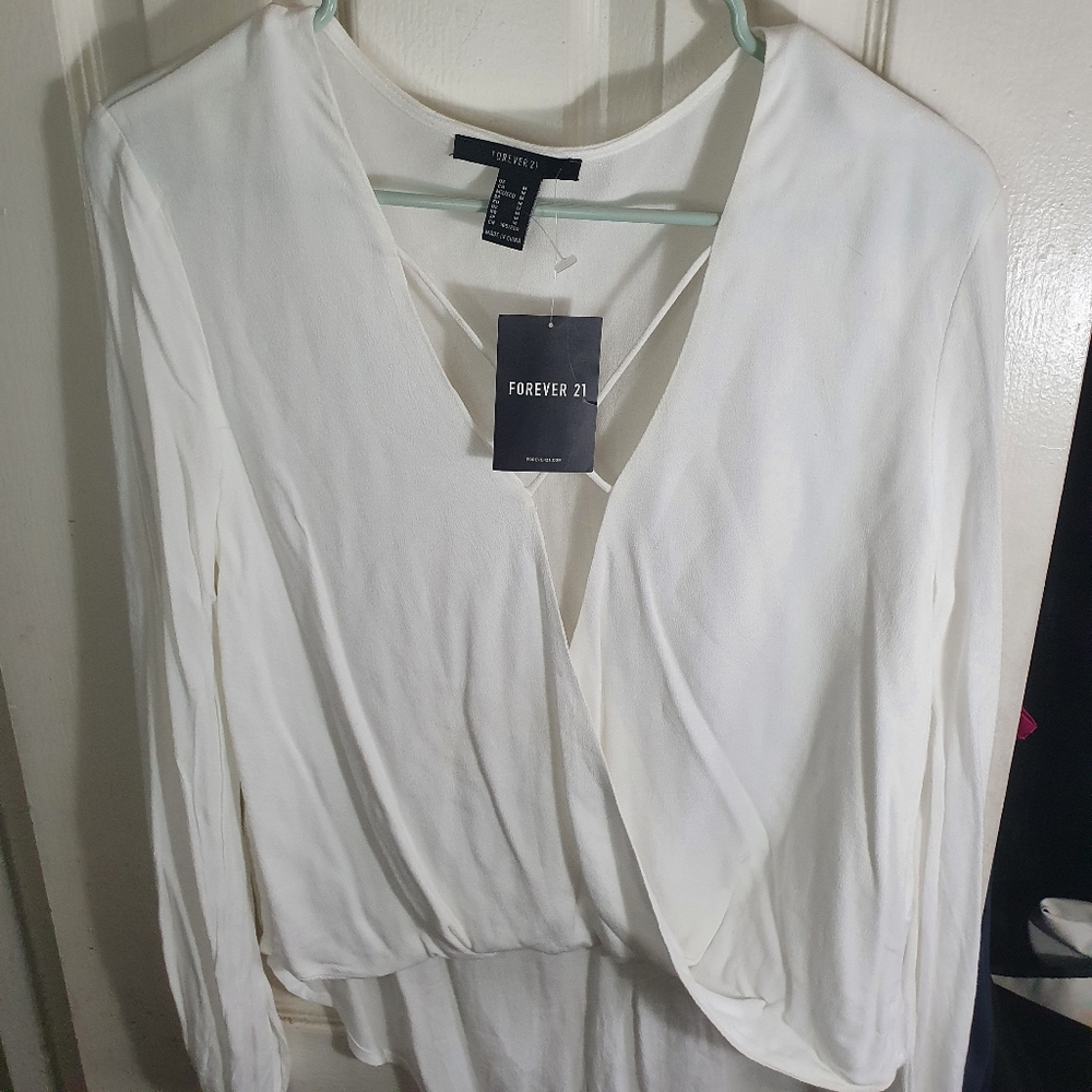 NWT FOREVER 21 Ivory Criss Cross Draped Top sz Medium